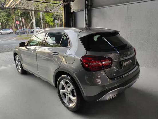 MERCEDES-BENZ-GLA 200-2017