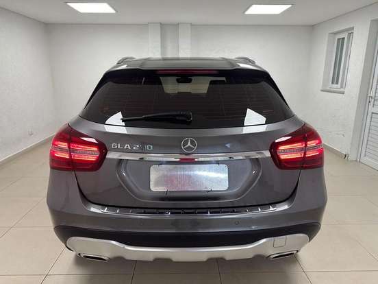 MERCEDES-BENZ-GLA 200-2018
