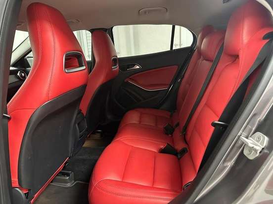 MERCEDES-BENZ-GLA 200-2018