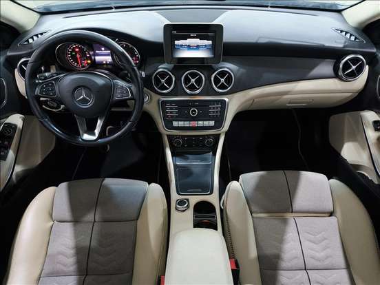MERCEDES-BENZ-GLA 200-2018