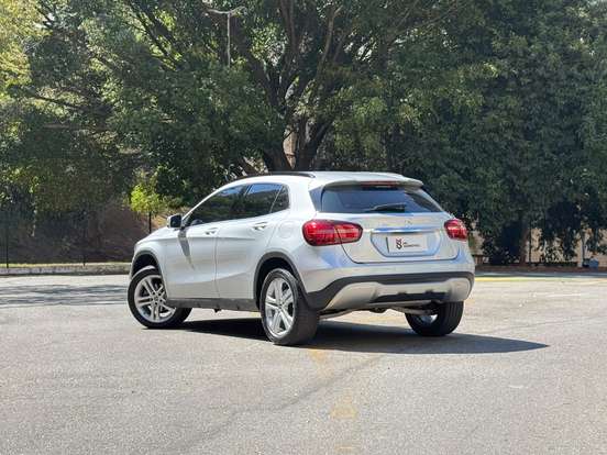 MERCEDES-BENZ-GLA 200-2019