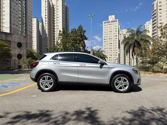 MERCEDES-BENZ-GLA 200-2019