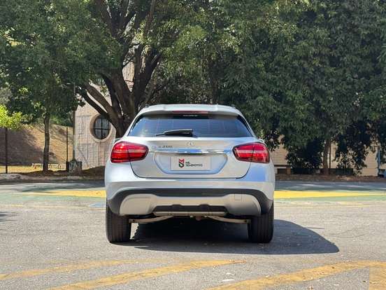 MERCEDES-BENZ-GLA 200-2019