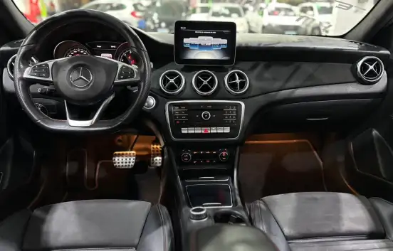 MERCEDES-BENZ-GLA 250-2020