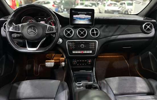 MERCEDES-BENZ-GLA 250-2020