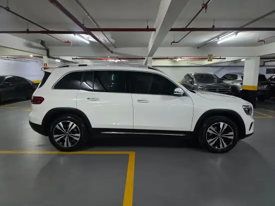 MERCEDES-BENZ-GLB 200-2021