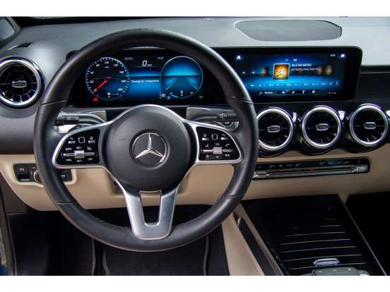 MERCEDES-BENZ-GLB 200-2021