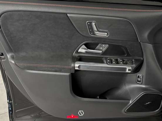MERCEDES-BENZ-GLB 220-2025