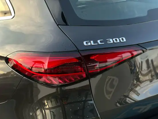 MERCEDES-BENZ-GLC 300-2026