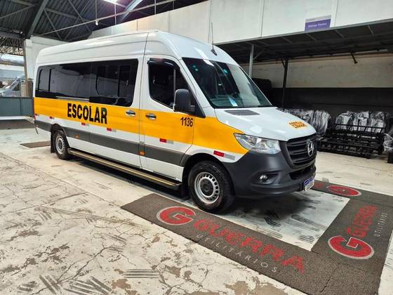 Mercedes-Benz Sprinter 2.0 CDI Diesel VAN 417 TA Longo 16L Manual