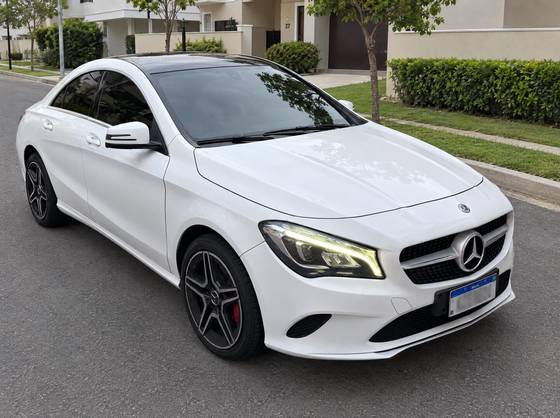 Mercedes-Benz CLA 180 1.6 CGI Gasolina 7G-DCT