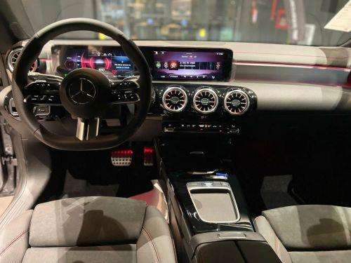 MERCEDES-BENZ-CLA 200-2024