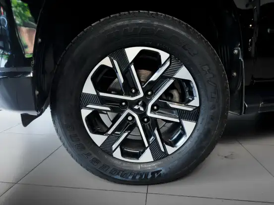 MITSUBISHI-L200 TRITON-2023