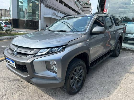 MITSUBISHI L200 TRITON 2.4 16V TURBO DIESEL OUTDOOR GLS CD 4X4 AUTOMÁTICO