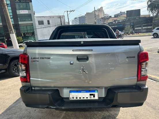 MITSUBISHI-L200 TRITON-2.4 16V TURBO DIESEL OUTDOOR GLS CD 4X4 AUTOMÁTICO MITSUBISHI-L200 TRITON-2024