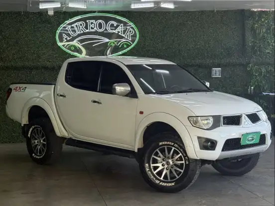 MITSUBISHI-L200 TRITON-3.5 HPE 4X4 CD V6 24V FLEX 4P AUTOMÁTICO MITSUBISHI-L200 TRITON-2011