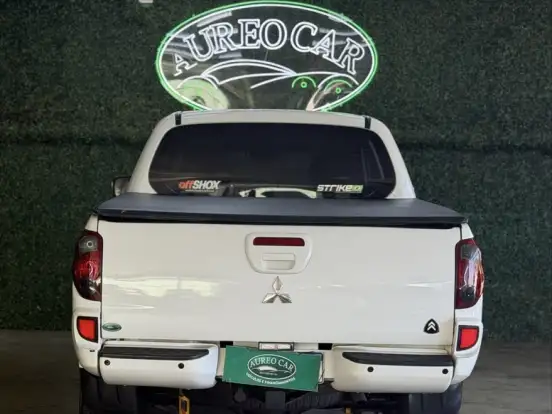 MITSUBISHI-L200 TRITON-3.5 HPE 4X4 CD V6 24V FLEX 4P AUTOMÁTICO MITSUBISHI-L200 TRITON-2011