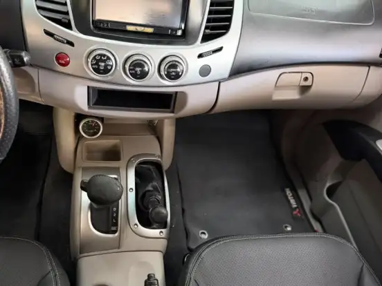 MITSUBISHI-L200 TRITON-3.5 HPE 4X4 CD V6 24V FLEX 4P AUTOMÁTICO MITSUBISHI-L200 TRITON-2011