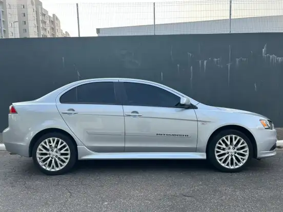 MITSUBISHI-LANCER-2.0 CVT 16V GASOLINA 4P AUTOMÁTICO MITSUBISHI-LANCER-2015