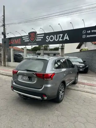 MITSUBISHI-OUTLANDER-2018