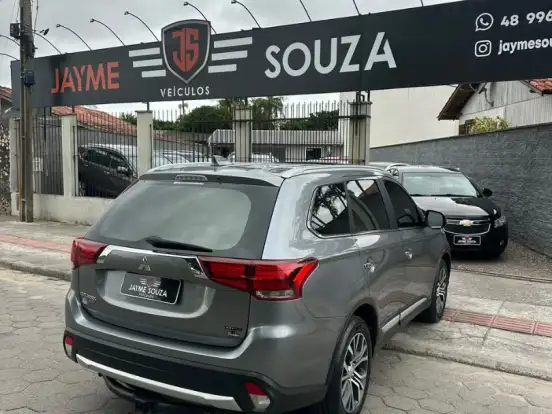 MITSUBISHI-OUTLANDER-2.2 4X4 16V DIESEL 4P AUTOMÁTICO MITSUBISHI-OUTLANDER-2018