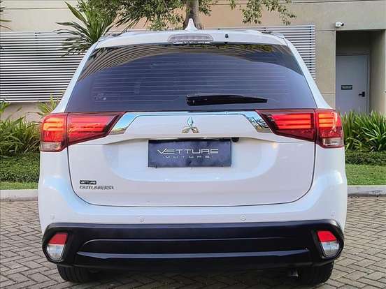 MITSUBISHI-OUTLANDER-2016