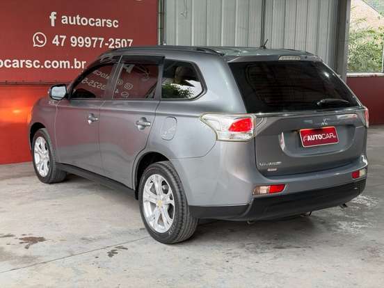 MITSUBISHI-OUTLANDER-2014