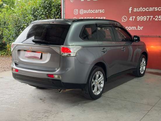 MITSUBISHI-OUTLANDER-2014
