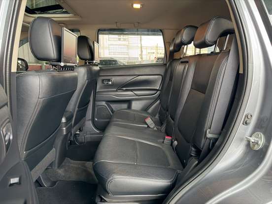 MITSUBISHI-OUTLANDER-2014