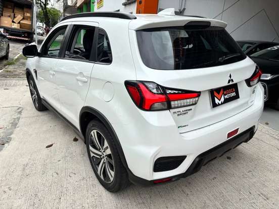 MITSUBISHI-OUTLANDER-2021