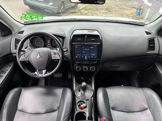 MITSUBISHI-OUTLANDER-2021