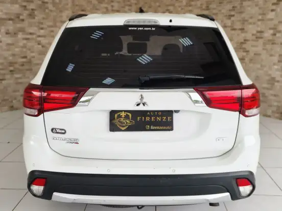 MITSUBISHI-OUTLANDER-3.0 GT 4X4 V6 24V GASOLINA 4P AUTOMÁTICO MITSUBISHI-OUTLANDER-2015