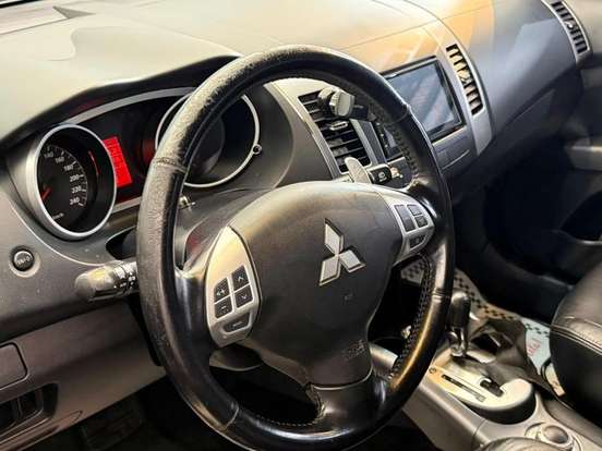 MITSUBISHI-OUTLANDER-3.0 4X4 V6 24V GASOLINA 4P AUTOMÁTICO MITSUBISHI-OUTLANDER-2009