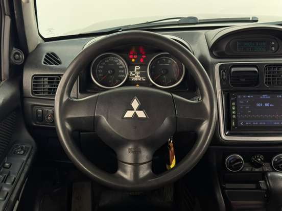 MITSUBISHI-PAJERO TR4-2011