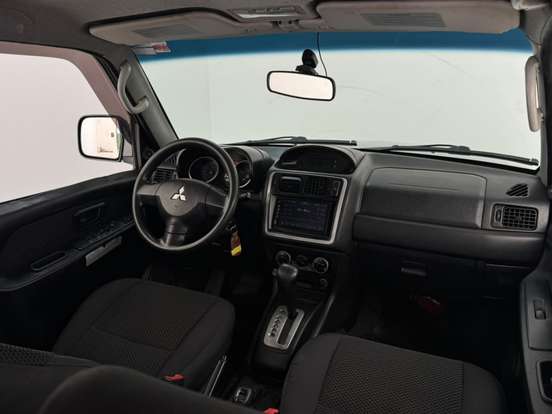 MITSUBISHI-PAJERO TR4-2.0 4X4 16V 140CV FLEX 4P AUTOMÁTICO MITSUBISHI-PAJERO TR4-2011
