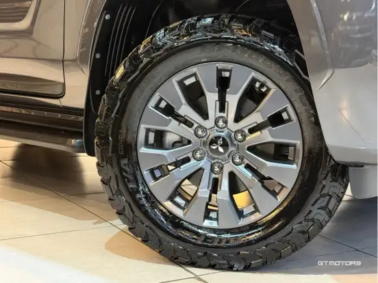 MITSUBISHI-TRITON-2025