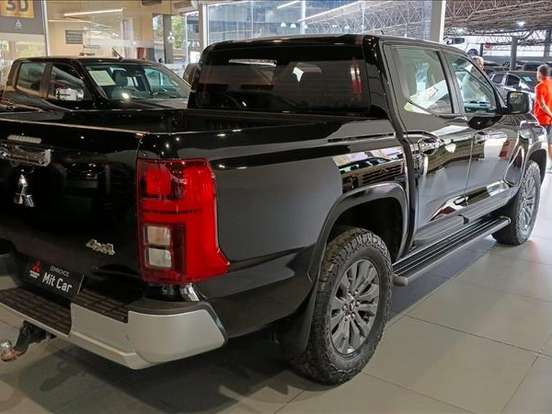 MITSUBISHI-TRITON-2.4 BITURBO DIESEL CD HPE 4X4 AUTOMÁTICO MITSUBISHI-TRITON-2025