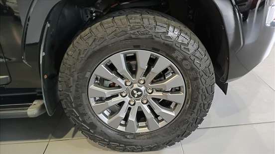 MITSUBISHI-TRITON-2025