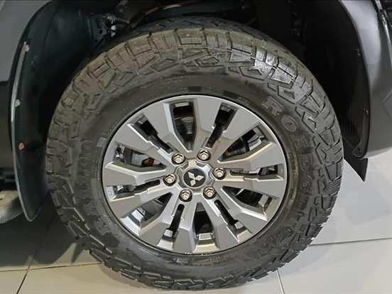 MITSUBISHI-TRITON-2.4 BITURBO DIESEL CD HPE 4X4 AUTOMÁTICO MITSUBISHI-TRITON-2025