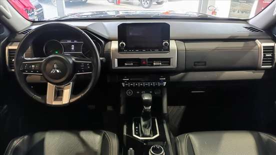 MITSUBISHI-TRITON-2025