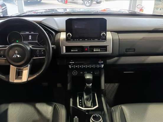 MITSUBISHI-TRITON-2.4 BITURBO DIESEL CD HPE 4X4 AUTOMÁTICO MITSUBISHI-TRITON-2025