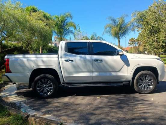 MITSUBISHI-TRITON-2025