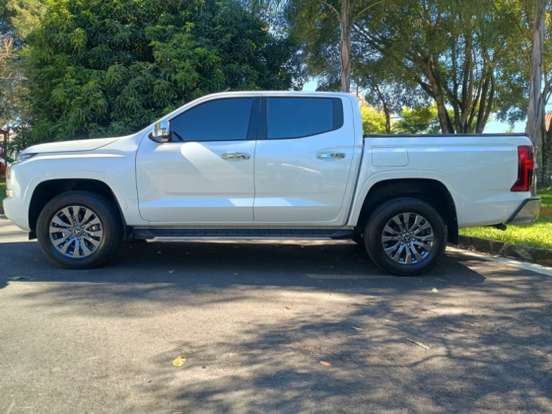 MITSUBISHI-TRITON-2025