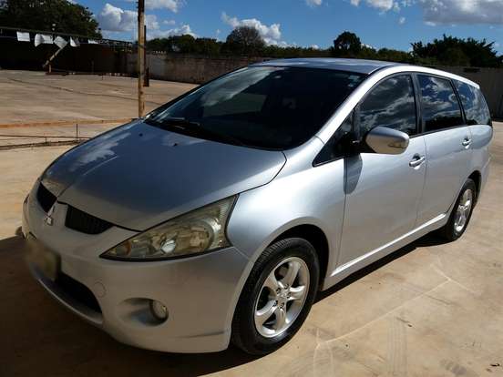 MITSUBISHI-GRANDIS-2006
