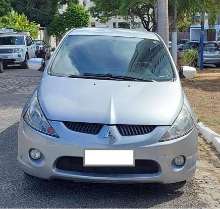 MITSUBISHI-GRANDIS-2006