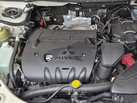 MITSUBISHI-OUTLANDER-2012