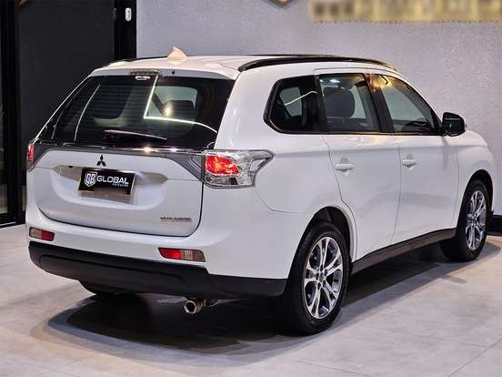 MITSUBISHI-OUTLANDER-2014