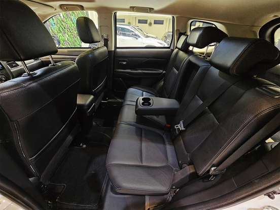 MITSUBISHI-OUTLANDER-2014