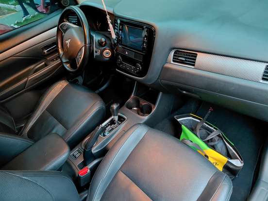 MITSUBISHI-OUTLANDER-2013