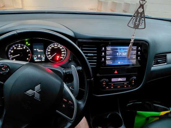 MITSUBISHI-OUTLANDER-2013